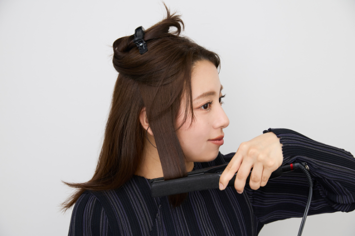 毛先をしっかり内巻きにする
