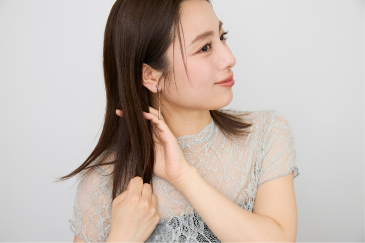 ヘアオイルをなじませる