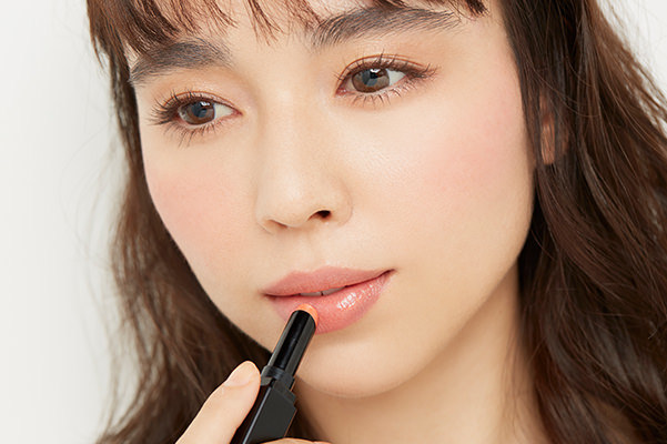 ポイント4 リップは自然な血色とツヤを意識