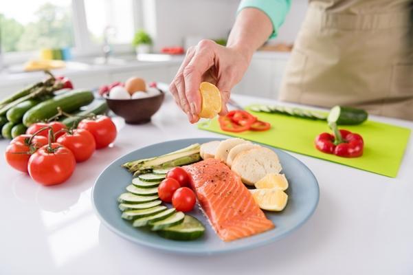 生活習慣を改善! 「いちご鼻」にならないためコツ