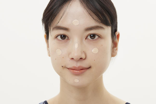 BBクリームを5点置きする