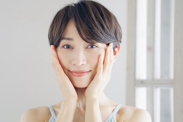 【美白有効成分で選ぶ！おすすめ美白美容液9選】使い方も徹底解説♪