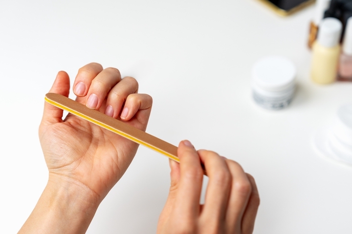 セルフネイルケアの方法まとめ。自分でできる上手なファイリング方法から甘皮処理まで